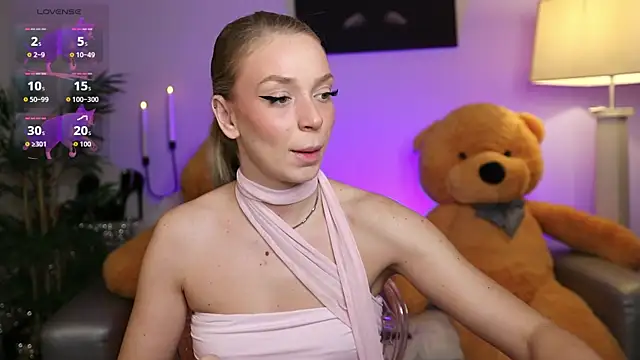 NovaHollisx online show from 12-04-25, 05:28