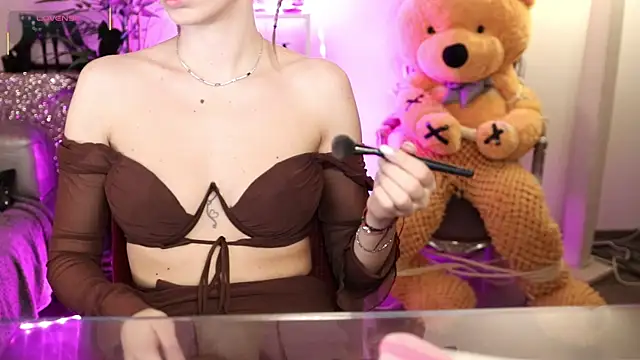 NovaHollisx online show from 04-07-26, 04:02