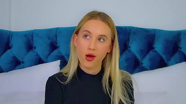 Snapshot of VictoriaHopsons chatting on 10-03-25, 06:38 VictoriaHopsons online show from 10-03-25, 06:38