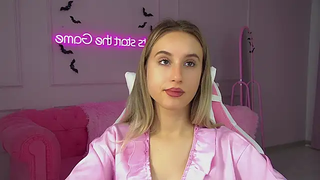 Snapshot of VictoriaHopsons chatting on 10-18-25, 09:10 VictoriaHopsons online show from 10-18-25, 09:10