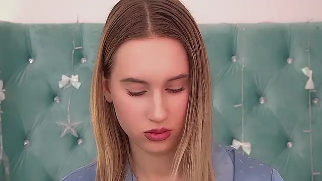 VictoriaHopsons online show from 12-13-25, 08:04