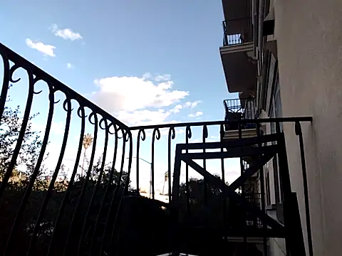 Snapshot of SparklesB1tch chatting on 11-22-25, 11:26 SparklesB1tch online show from 11-22-25, 11:26