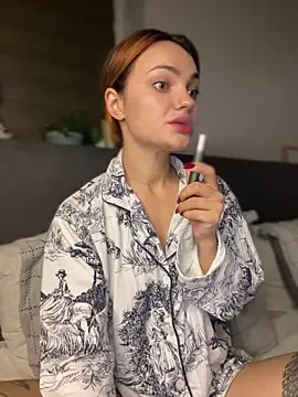 SaraLow online show from 10-17-25, 01:09