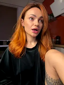 SaraLow online show from 10-24-25, 01:03