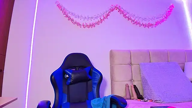 dulce mariaa    online show from 02-12-26, 11:38