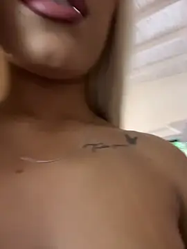 Snapshot of MystiqueXXX chatting on 11-05-25, 01:11 MystiqueXXX online show from 11-05-25, 01:11