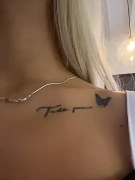 Snapshot of MystiqueXXX chatting on 11-15-25, 01:07 MystiqueXXX online show from 11-15-25, 01:07