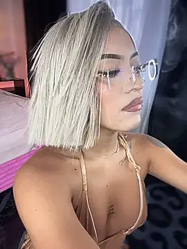 Snapshot of MystiqueXXX chatting on 11-24-25, 01:11 MystiqueXXX online show from 11-24-25, 01:11