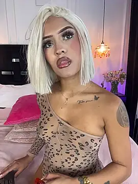 Snapshot of MystiqueXXX chatting on 03-19-26, 01:15 MystiqueXXX online show from 03-19-26, 01:15