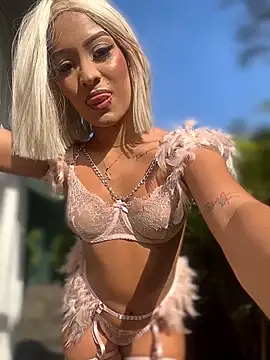 Snapshot of MystiqueXXX chatting on 03-28-26, 01:22 MystiqueXXX online show from 03-28-26, 01:22