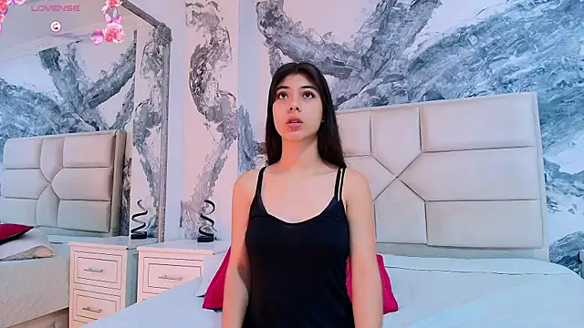 Snapshot of CristineCaru chatting on 09-13-25, 01:00 CristineCaru online show from 09-13-25, 01:00