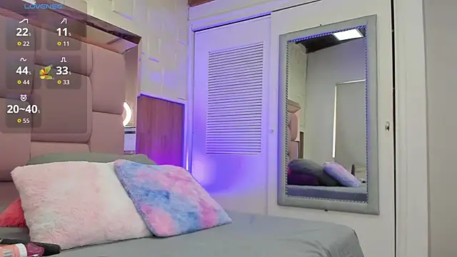 valeriahenao1 online show from 10-18-25, 07:14