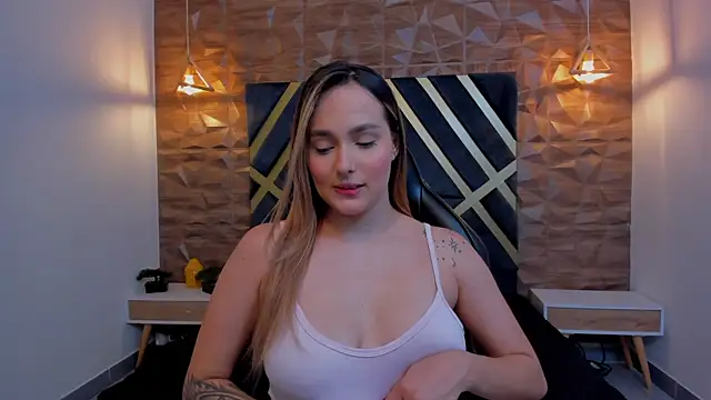 Snapshot of Emmaa_white_ chatting on 11-11-25, 05:13 Emmaa white online show from 11-11-25, 05:13