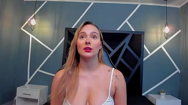 Snapshot of Emmaa_white_ chatting on 11-12-25, 11:21 Emmaa white online show from 11-12-25, 11:21