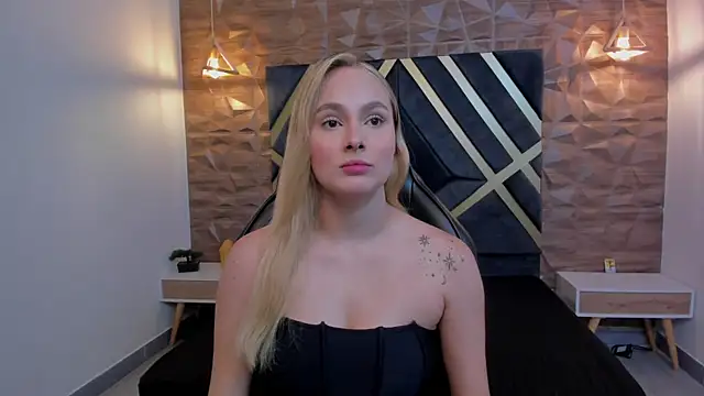 Snapshot of Emmaa_white_ chatting on 11-28-25, 05:15 Emmaa white online show from 11-28-25, 05:15