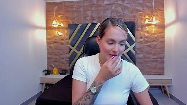 Snapshot of Emmaa_white_ chatting on 01-09-26, 05:15 Emmaa white online show from 01-09-26, 05:15