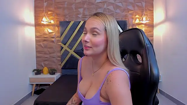 Snapshot of Emmaa_white_ chatting on 01-17-26, 05:16 Emmaa white online show from 01-17-26, 05:16