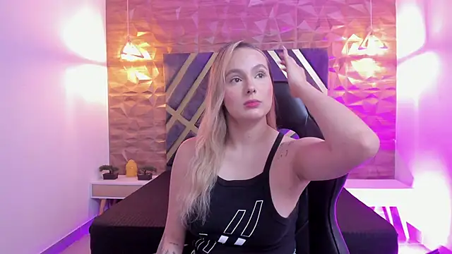 Snapshot of Emmaa_white_ chatting on 02-11-26, 05:18 Emmaa white online show from 02-11-26, 05:18