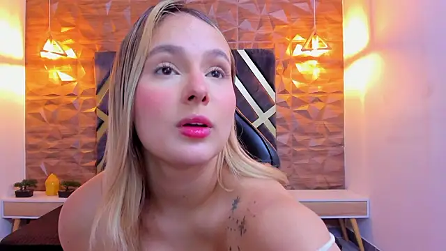 Snapshot of Emmaa_white_ chatting on 02-24-26, 05:22 Emmaa white online show from 02-24-26, 05:22