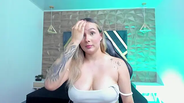 Emmaa white  online show from 03-21-26, 05:16