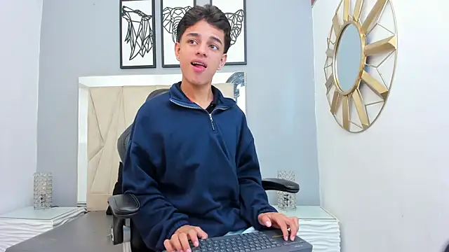 Snapshot of owen__johnson chatting on 10-06-25, 11:51 owen johnson online show from 10-06-25, 11:51