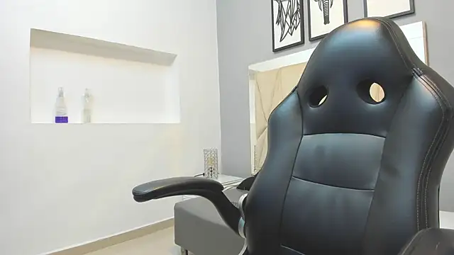 Snapshot of owen__johnson chatting on 10-19-25, 11:00 owen johnson online show from 10-19-25, 11:00