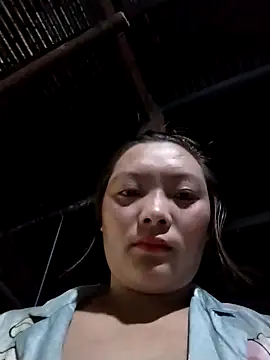 Snapshot of Thuyta chatting on 09-10-25, 01:16 Thuyta online show from 09-10-25, 01:16