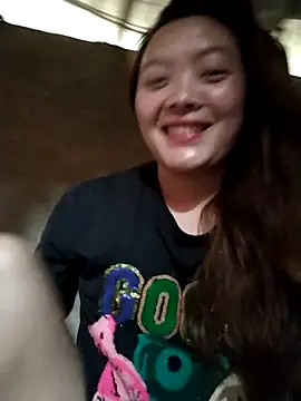 Snapshot of Thuyta chatting on 09-18-25, 06:37 Thuyta online show from 09-18-25, 06:37