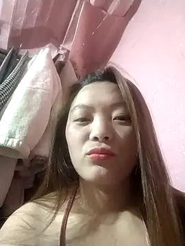 Snapshot of Thuyta chatting on 09-30-25, 02:27 Thuyta online show from 09-30-25, 02:27