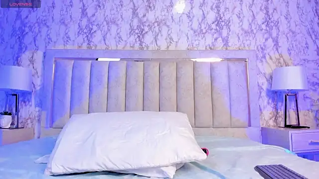 AlaiaMoretti online show from 10-26-25, 05:35