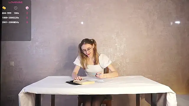 BeatrixHiett online show from 10-04-25, 03:59