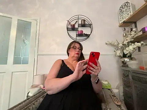 Snapshot of BuxomKitty_BBW chatting on 07-01-26, 11:45 BuxomKitty BBW online show from 07-01-26, 11:45