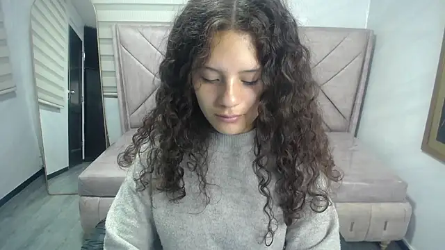 Snapshot of Velvet_Moon_V chatting on 09-29-25, 01:16 Velvet Moon V online show from 09-29-25, 01:16