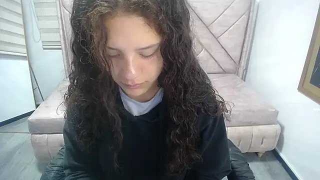 Snapshot of Velvet_Moon_V chatting on 09-30-25, 01:05 Velvet Moon V online show from 09-30-25, 01:05