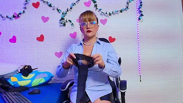 naomi diamond  online show from 10-15-25, 11:10