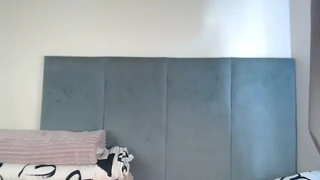 Snapshot of Jah-Queen chatting on 03-25-26, 10:43 Jah-Queen online show from 03-25-26, 10:43