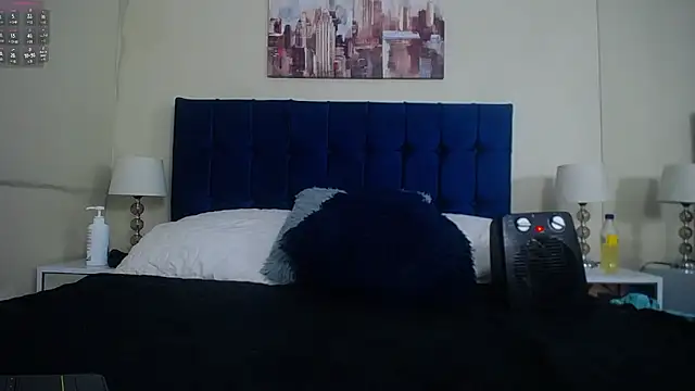 Emma Foxi online show from 11-21-25, 09:46