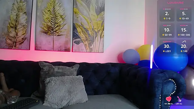 Snapshot of may_wood chatting on 07-01-26, 12:07 may wood online show from 07-01-26, 12:07