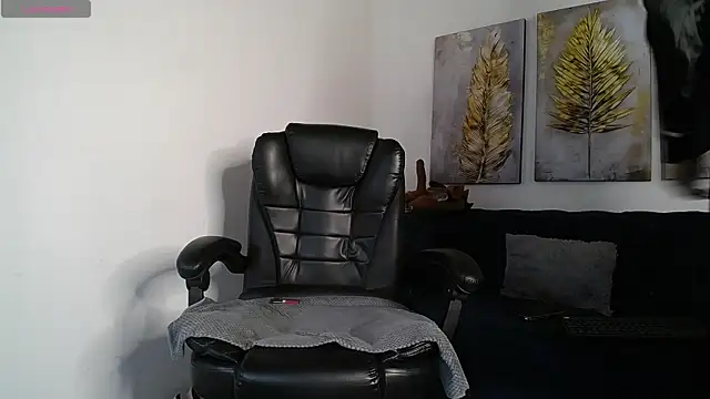 Snapshot of may_wood chatting on 07-18-26, 12:09 may wood online show from 07-18-26, 12:09