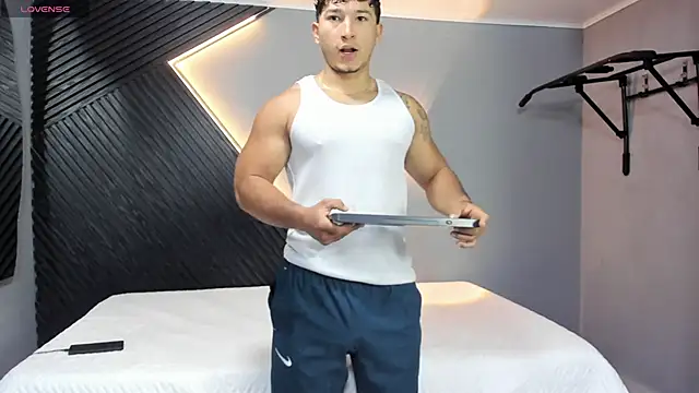 Horny nick18 online show from 03-20-26, 02:00