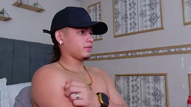 Snapshot of Riky_Strong chatting on 11-05-25, 03:28 Riky Strong online show from 11-05-25, 03:28