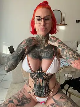 Snapshot of CatCoxx chatting on 04-26-26, 05:38 CatCoxx online show from 04-26-26, 05:38