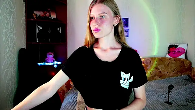 Snapshot of Luntryy chatting on 09-24-25, 08:50 Luntryy online show from 09-24-25, 08:50