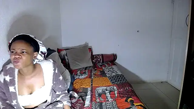 Snapshot of EbonyEssence chatting on 04-11-26, 04:28 EbonyEssence online show from 04-11-26, 04:28