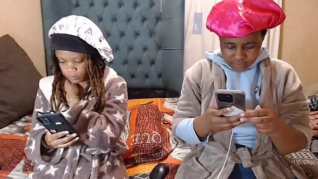 Snapshot of EbonyEssence chatting on 04-25-26, 09:34 EbonyEssence online show from 04-25-26, 09:34
