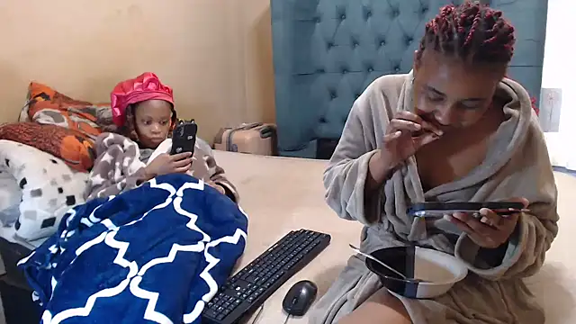 Snapshot of EbonyEssence chatting on 05-25-26, 10:32 EbonyEssence online show from 05-25-26, 10:32
