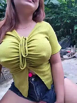 Snapshot of Akira_sera chatting on 10-31-25, 09:43 Akira sera online show from 10-31-25, 09:43