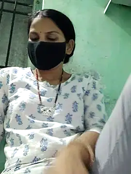 Snapshot of poojam93 chatting on 09-11-25, 01:44 poojam93 online show from 09-11-25, 01:44