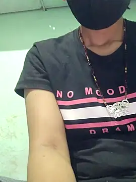 Snapshot of poojam93 chatting on 09-22-25, 01:35 poojam93 online show from 09-22-25, 01:35