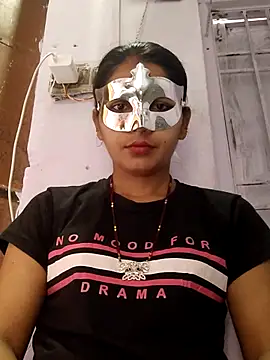 Snapshot of poojam93 chatting on 09-27-25, 01:43 poojam93 online show from 09-27-25, 01:43